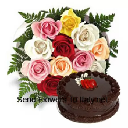 Bouquet de 11 roses mixtes avec des garnitures de saison accompagné d'un gâteau truffe au chocolat de 1 lb (1/2 kg)