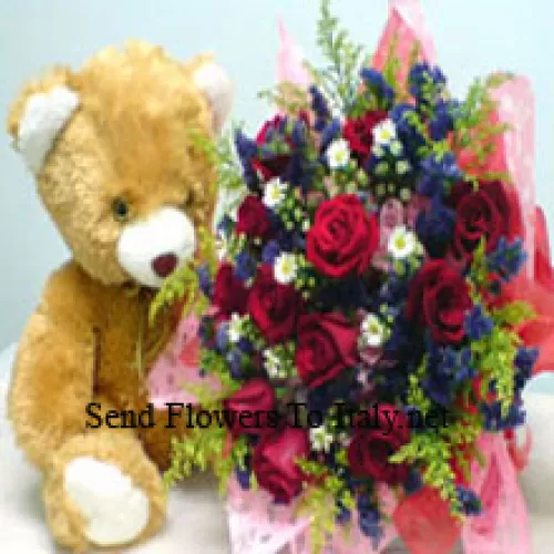 Bouquet de 11 roses rouges avec des remplissages et un ours en peluche de taille moyenne